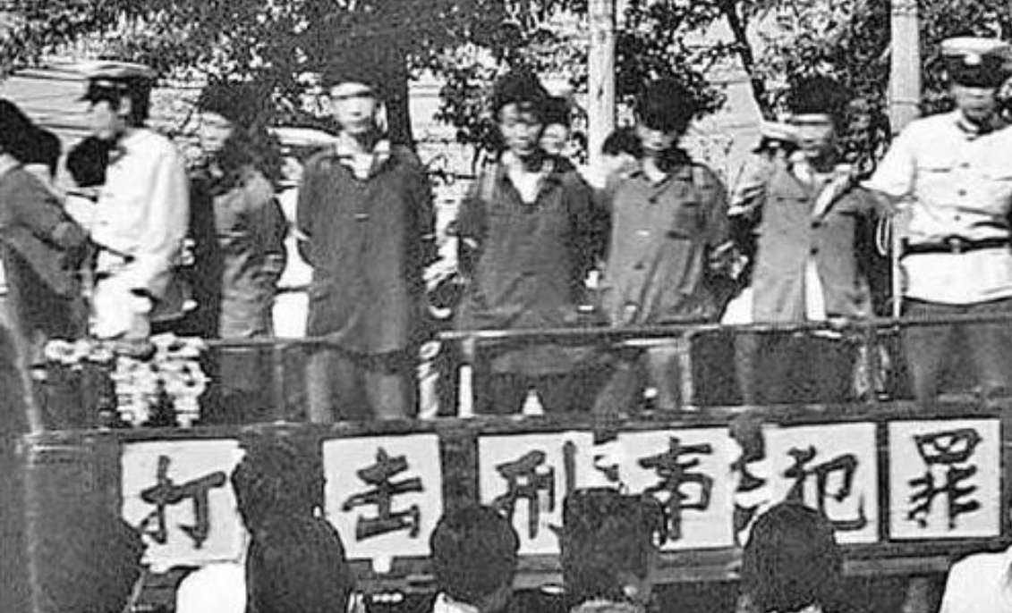 1983年，河北一辆公交车旁发生血案，为何事后却有50多人被枪决？