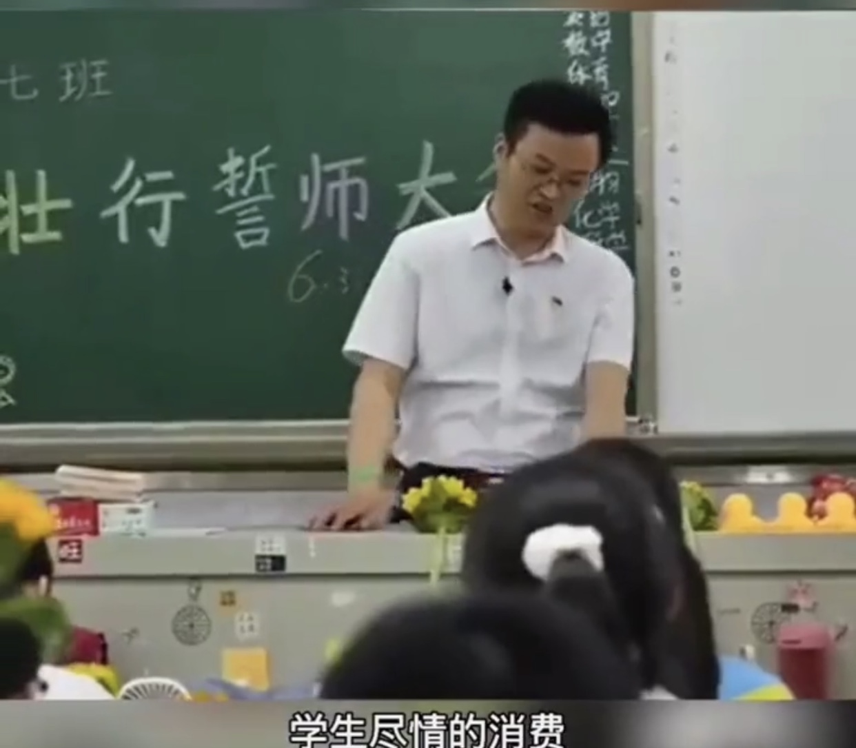 还记得要带学生旅游的老师吗？高考成绩公布，他“没有遵守承诺”