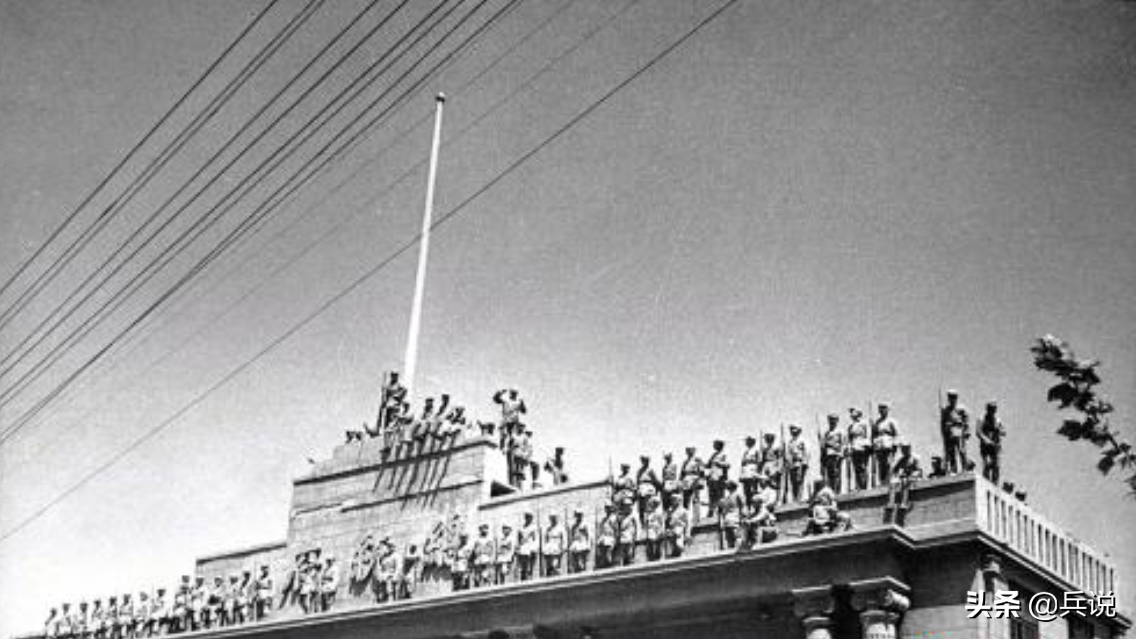 女儿劝傅作义起义，北平城门已开，蒋军四大秘书，个个地下党