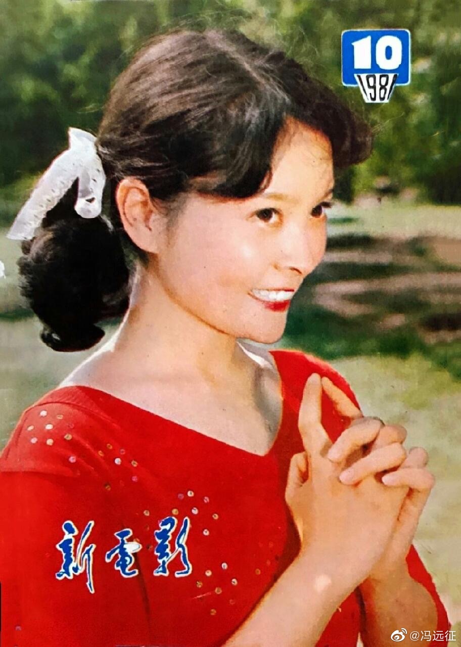 冯远征晒妻子梁丹妮罕见幼年照,"老妻少夫"差了8岁,一样恩爱