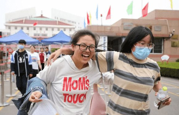 儿子高考估分710，父亲高调宣布“9月清华见”，网友：口气不小