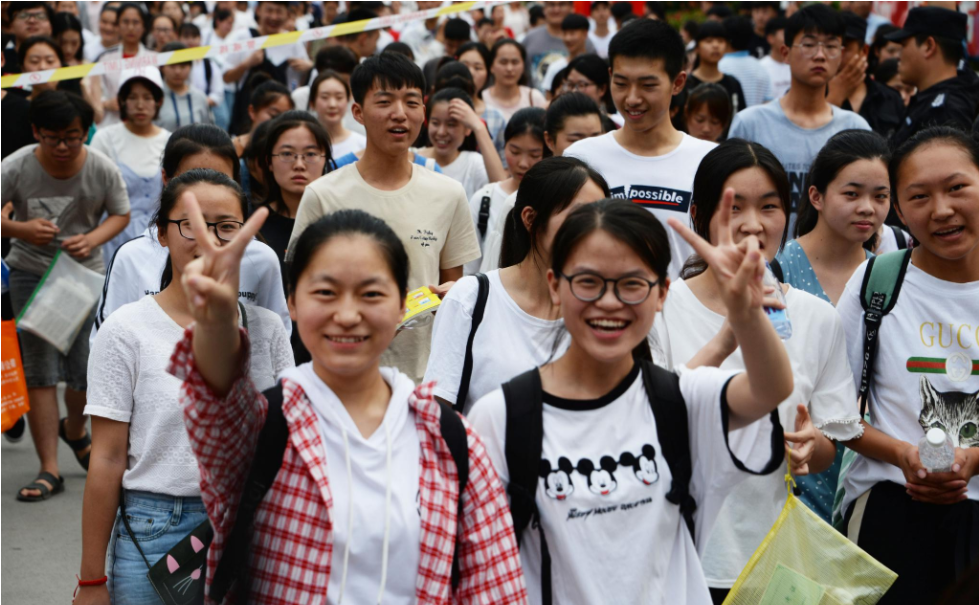 高考毕业生的零食清单火了，假期照这个囤没错，就这看着都馋