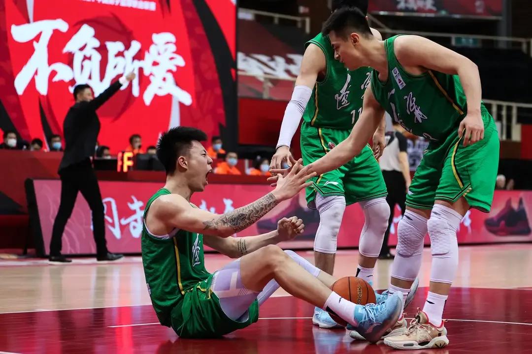 张镇麟为什么打不了nba(张镇麟去NBA？七原因证明没希望，朱八易九丁外援都是难过的山)