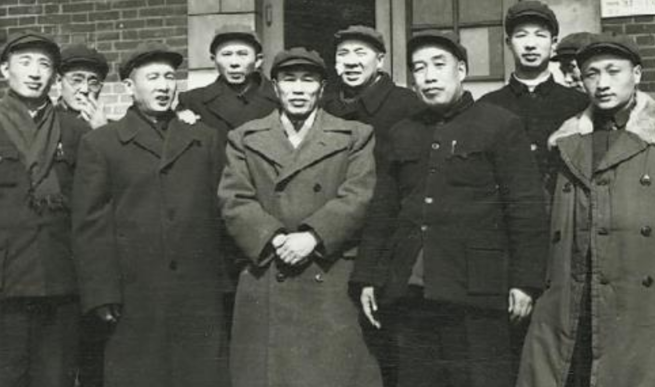 1949年，一名小战士看报后给邓华写信：邓华司令，你是我爸爸吗？