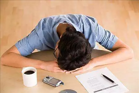 早上起床手发麻怎么回事？经常手麻不容忽视需及时就医检查