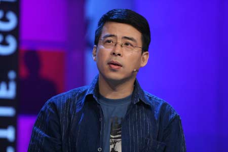 央视主持阿丘被封杀，风光一时沦落到唾弃一世，现在怎样了