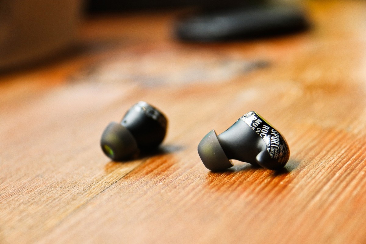 这款耳机有点酷：潮流字母纹设计，魔浪S运动耳机实测