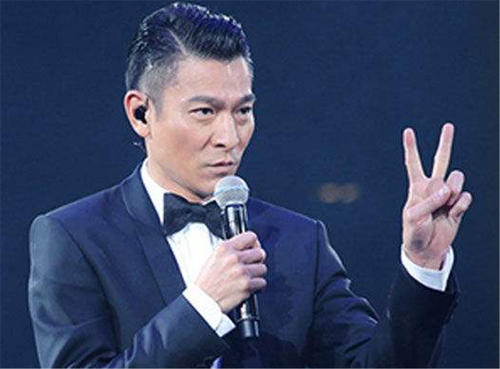 不是耳机,是"耳返"