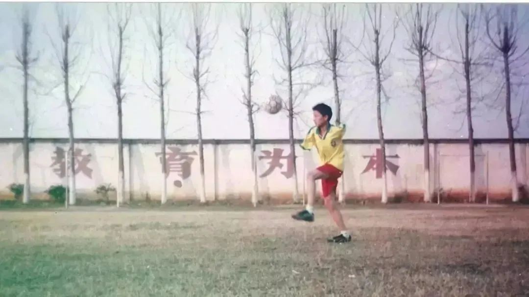 无臂学霸杨孟衡：用脚写字考出文科状元，寒门贵子的开挂人生