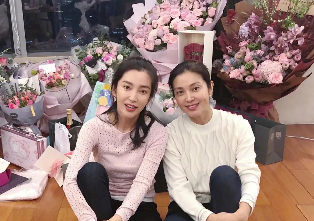 “农村姑娘”赵丽颖的成名史，以及她背后的资本版图