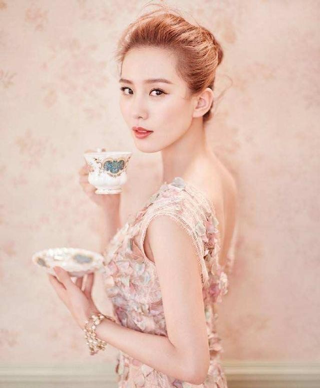 刘诗诗倪妮美丽的“天鹅颈”，平时是如何“护理”的？