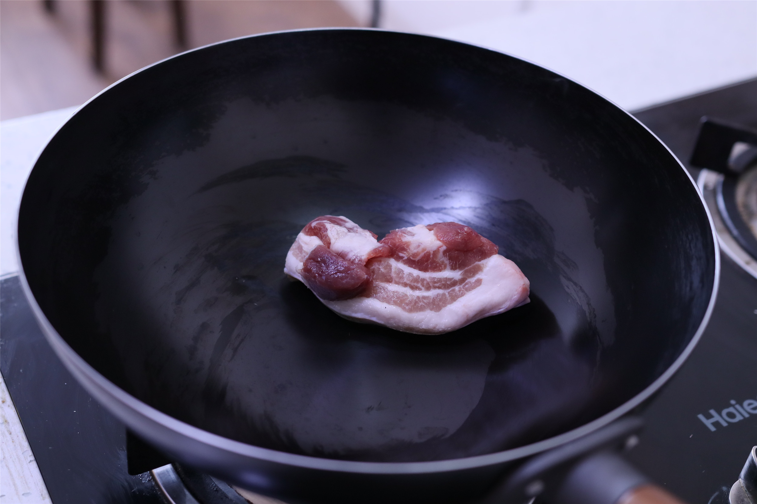 首次使用的铁锅应该如何开锅铁锅首次使用方法