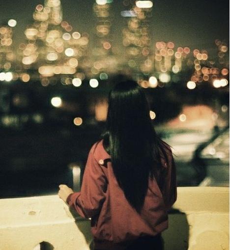 特别无助的心情说说,很短很伤感,让人边看边哭!