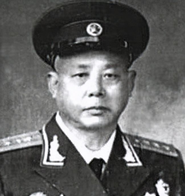 1958年，一司令员胆大闯中南海，毛主席见了笑道“你这个土佬哟”