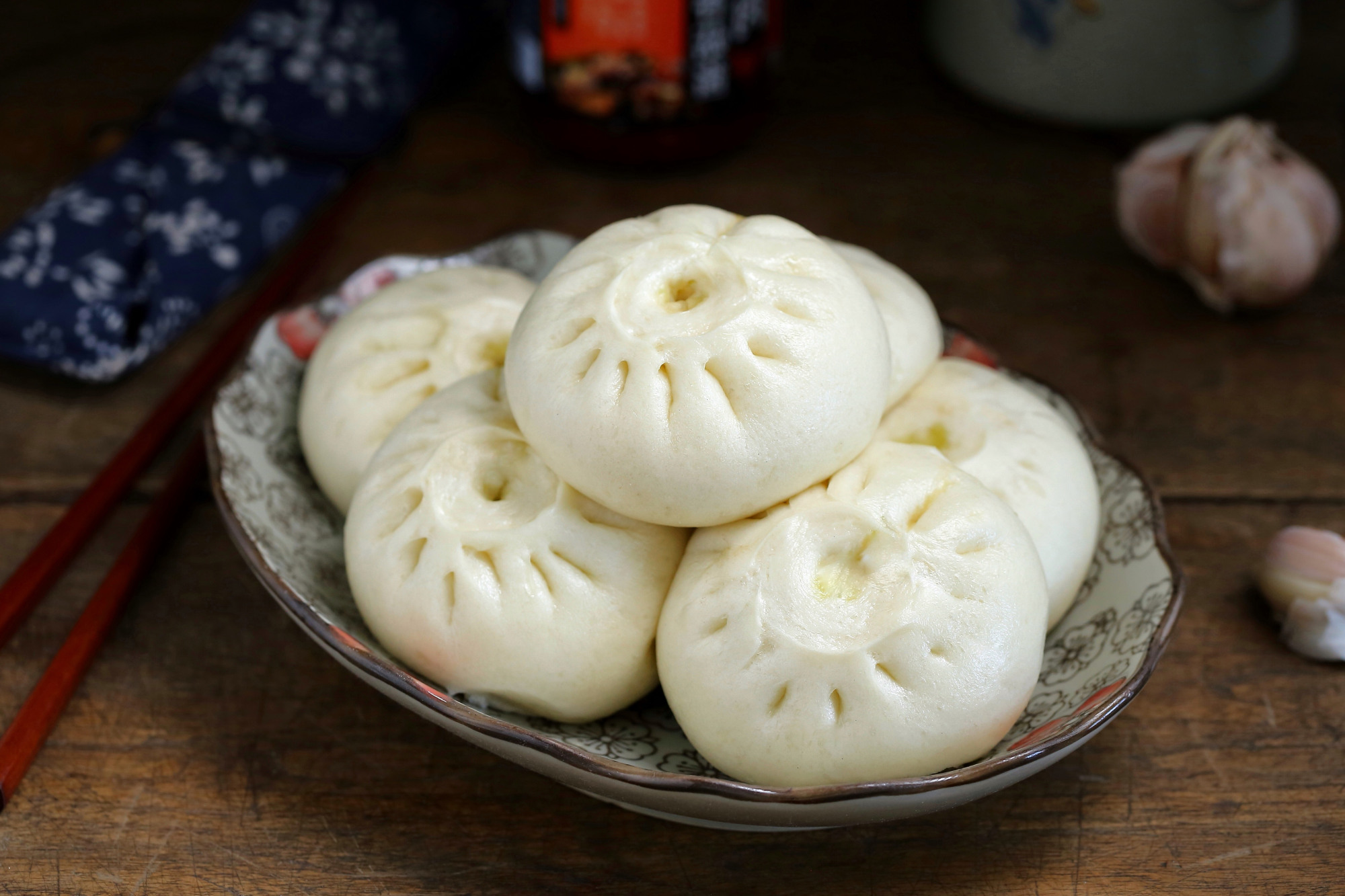 用小白菜蒸包子,暄软美味营养十足,刚出锅就被抢光,实在太好吃