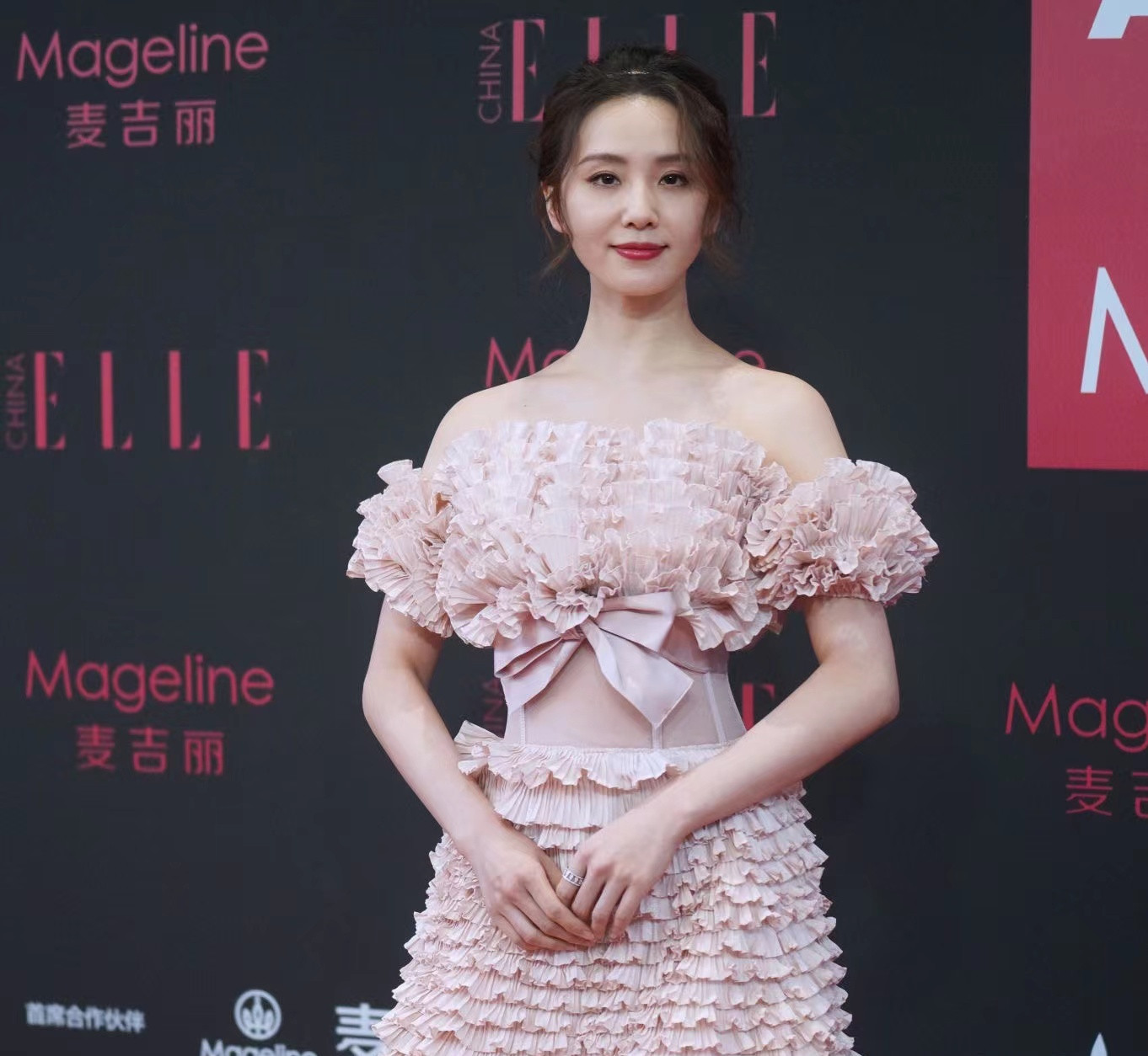 女明星有多瘦？AB金晨“排骨胸”抢镜，刘诗诗腰细热巴也不再丰腴