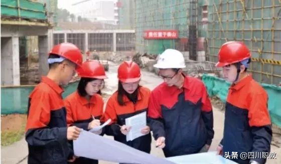 眉山历史最悠久的大学，岷江二桥旁，有“见桥大学”之称谓