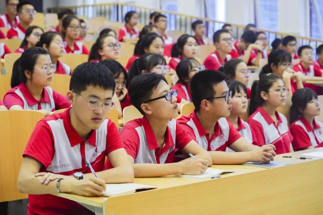 清华学霸婚礼现场，宾朋人均高考成绩680！网友：我的分数是不配