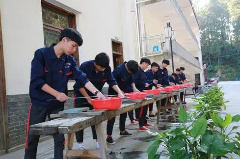 初中生公认“靠谱”的请假理由，多半学生都用过，老师直接给假