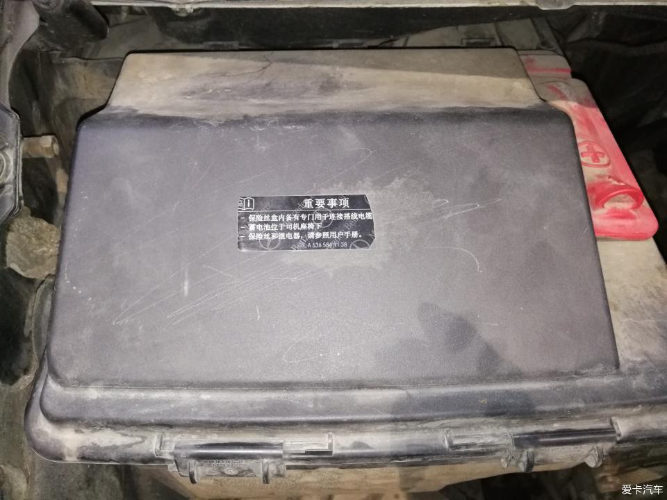奔驰唯雅诺发电机不发电 我们这样简单维修
