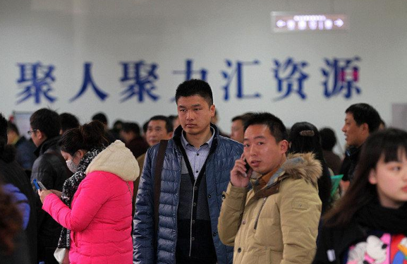 大学生连挂8科，差点被劝退，父亲：家门不幸，做人要有良心