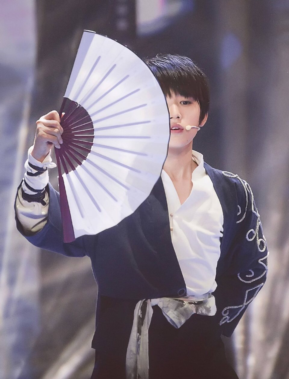 宋亚轩穿上古装像贵公子,俊俏又迷人