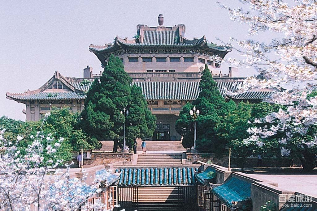 武汉大学是一所什么档次的大学？最新排名和王牌学科都在这里了！