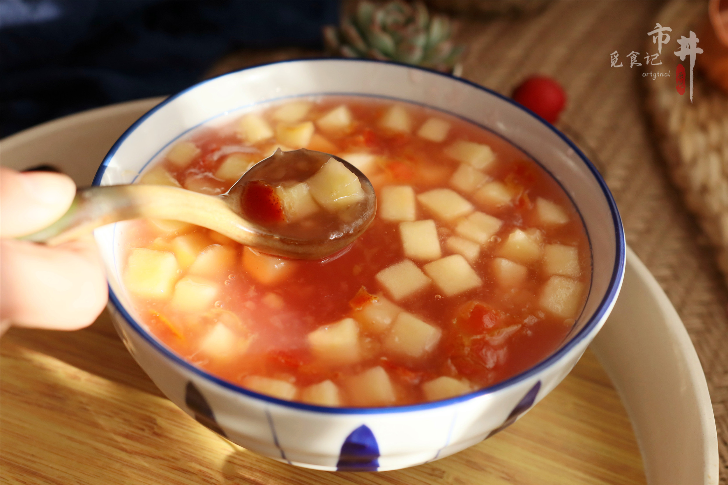 的一道"消食汤",但吃的油腻不消化的时候,喝一碗山楂汤再舒服不过了