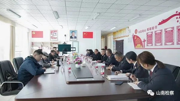 山南市人民检察院代理检察长刘发林赴加查县检察院调研
