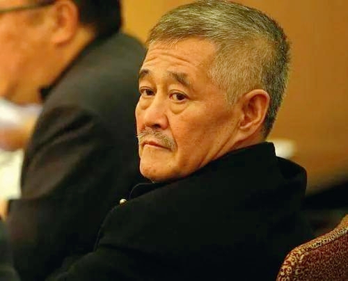 赵本山节目被叫停(赵本山"秘闻":草根出身,花2亿买飞机,巅峰之际为何