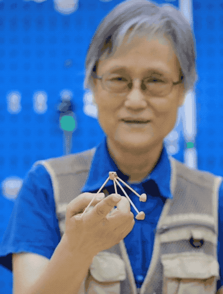 72岁奶奶在抖音教物理火了，百万粉丝追更