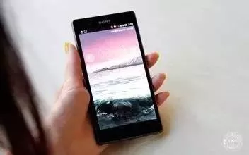 手机怎样才能删除官方自带的软件？