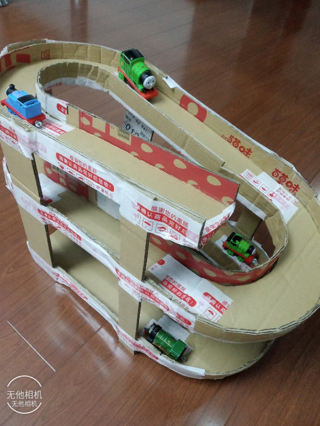 用废纸盒手工制作三层玩具车轨道,真好玩,做法简单,动手动脑!