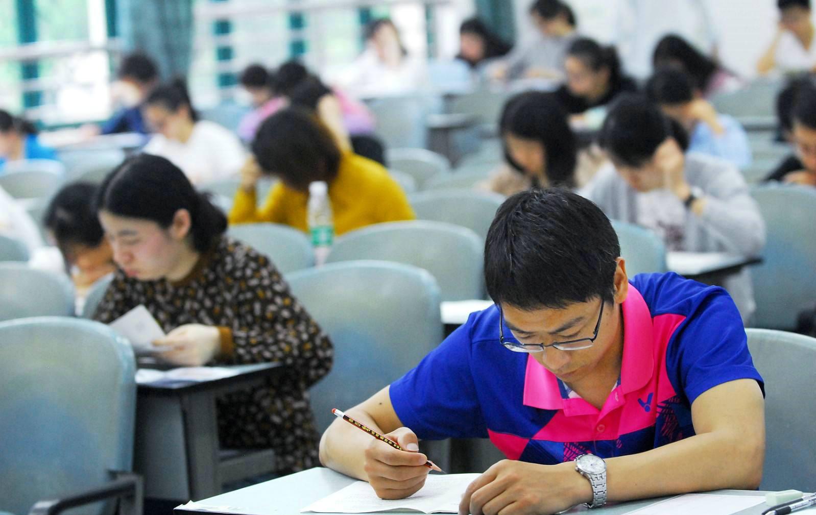 大学学费“收费标准”，这类专业学费“1万+”，报考时需注意