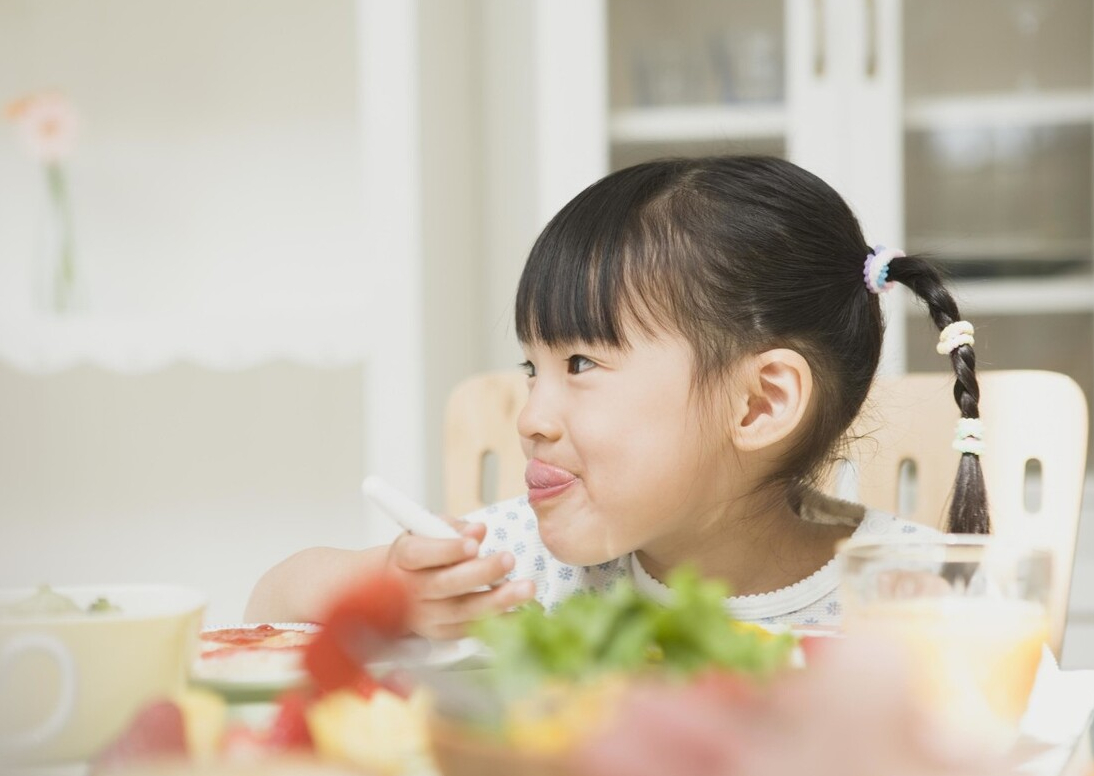 日本“微笑餐桌”改变孩子挑食，如何纠正孩子的挑食行为