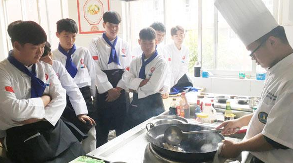 初中生公认“靠谱”的请假理由，多半学生都用过，老师直接给假