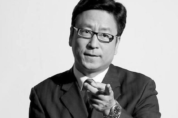 普通大学生很差？白岩松：名校生去了国外，普通大学生在建设国家