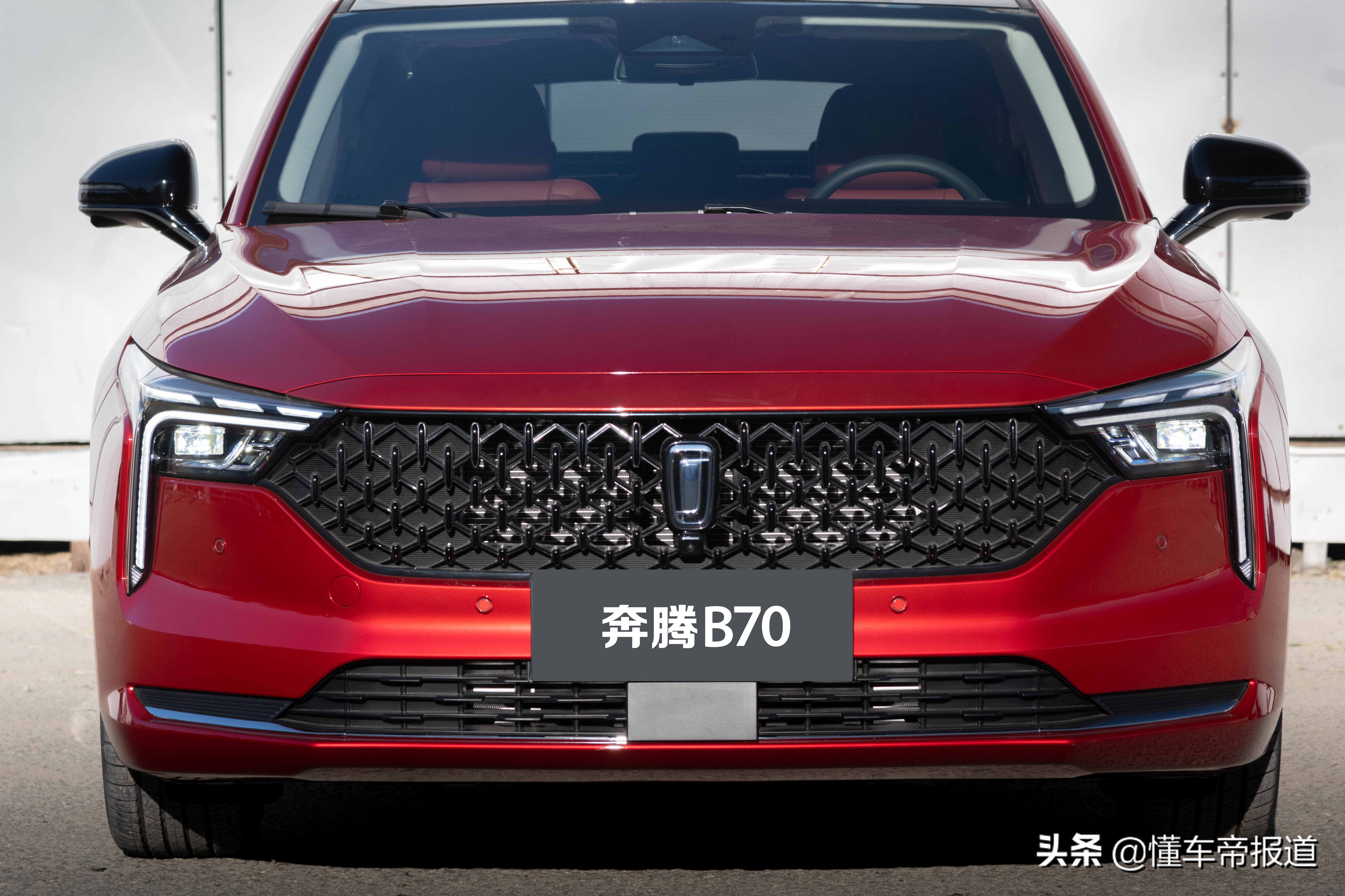 新车 | 换装T99同款2.0T发动机 百公里加速7.86秒！新款奔腾B70上市