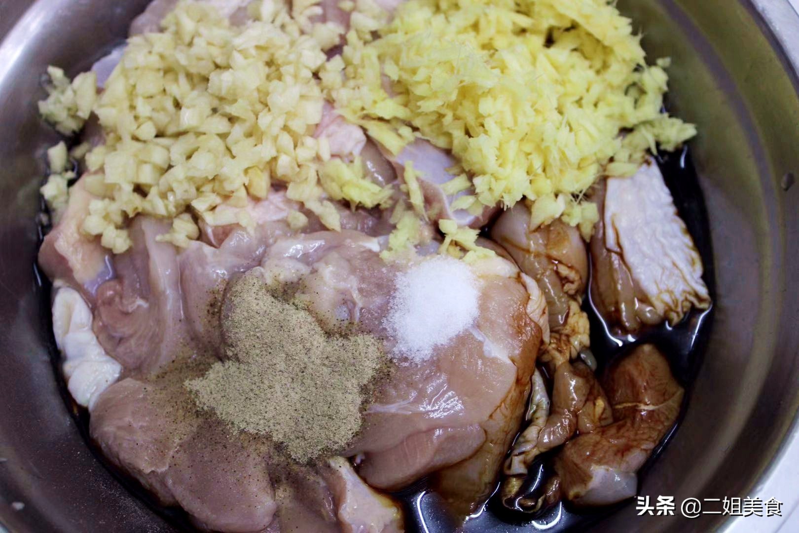 腌制方法对了，蒜香鸡翅就入味了，做法都告诉你，外酥里嫩，好吃