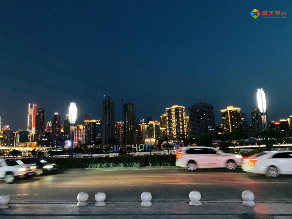 重庆江景哪里看？南滨路酒吧餐厅数不胜数，嘉滨路看最美洪崖洞