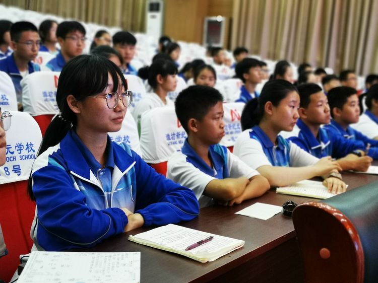 潍坊新纪元学校初中部学生会换届竞选纪实