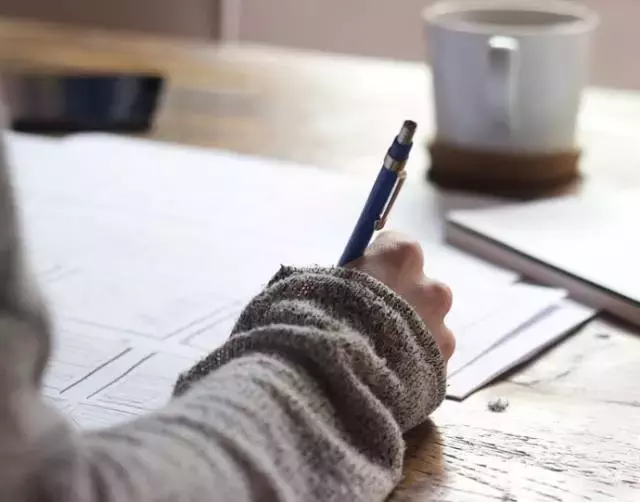 写作文怎么让写得生动不像流水账(网络配图 侵删)由此可见,想让孩子