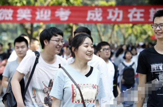 四川高考，第一个出考场的考生：玩了半个小时、211没问题