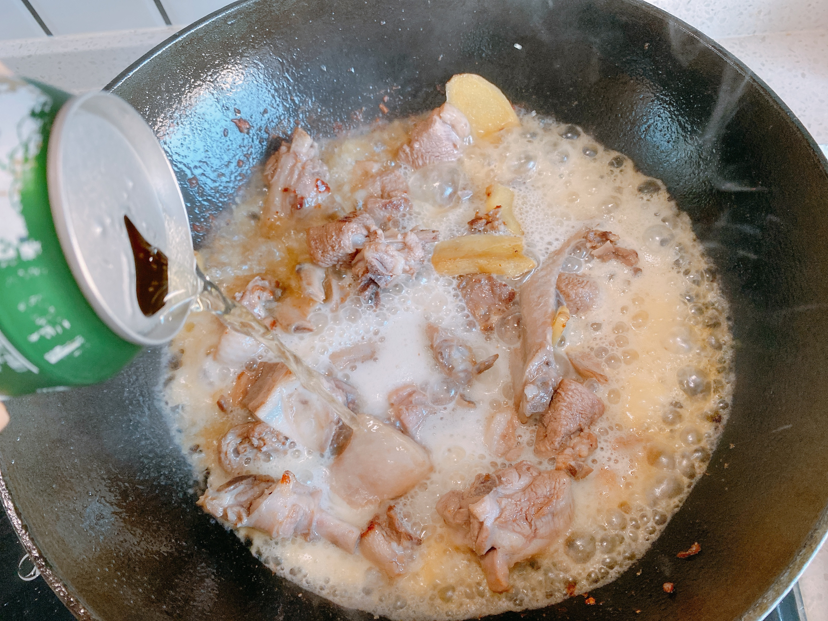 鸭肉最好吃的做法，咸香入味，肉质酥软没有腥味，适合冬天炖一锅