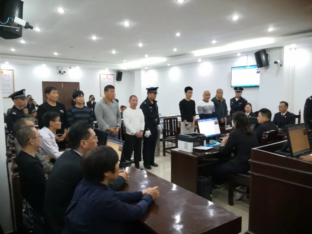 卧底、盯梢、围猎干部……非法采砂者：“没人敢查我！”