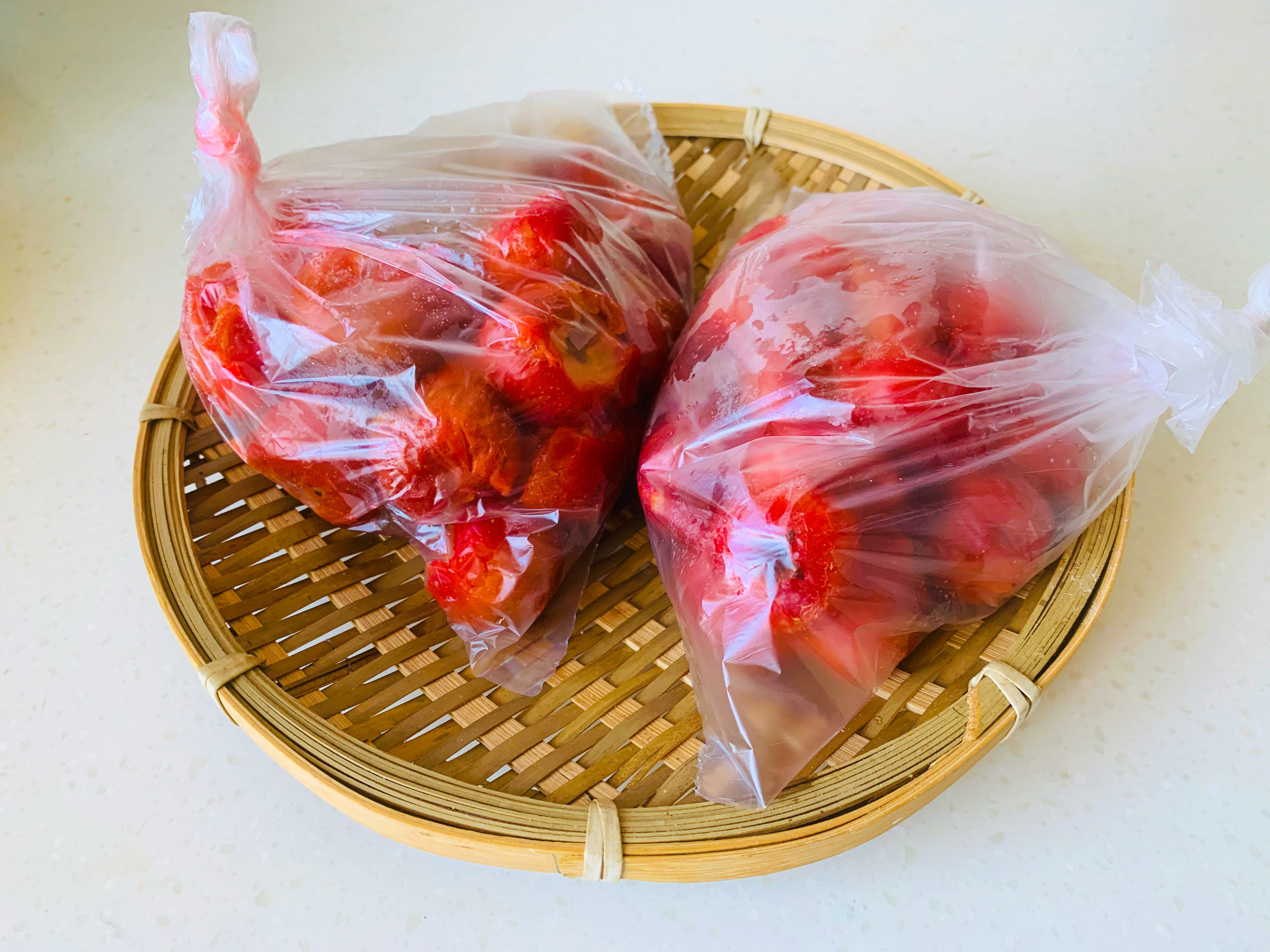 山楂不要晒干了，这样存放，明年也有鲜果吃，随时能做罐头、果酱