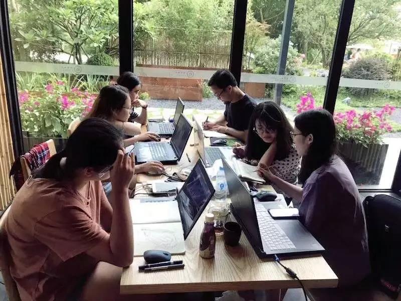 为啥大学室友关系，总是不如高中同学好？过来人：差距太远