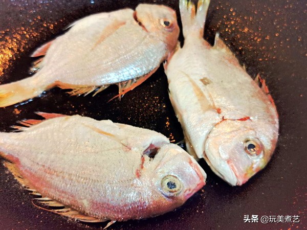 红鲷鱼加油豆腐，炖一炖，暖心又下饭