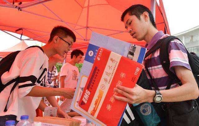 大学选错了专业怎么办（大一新生选错专业怎么办）