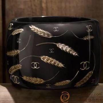 2019年秋冬流行十大围巾奢侈品牌和佩戴方法